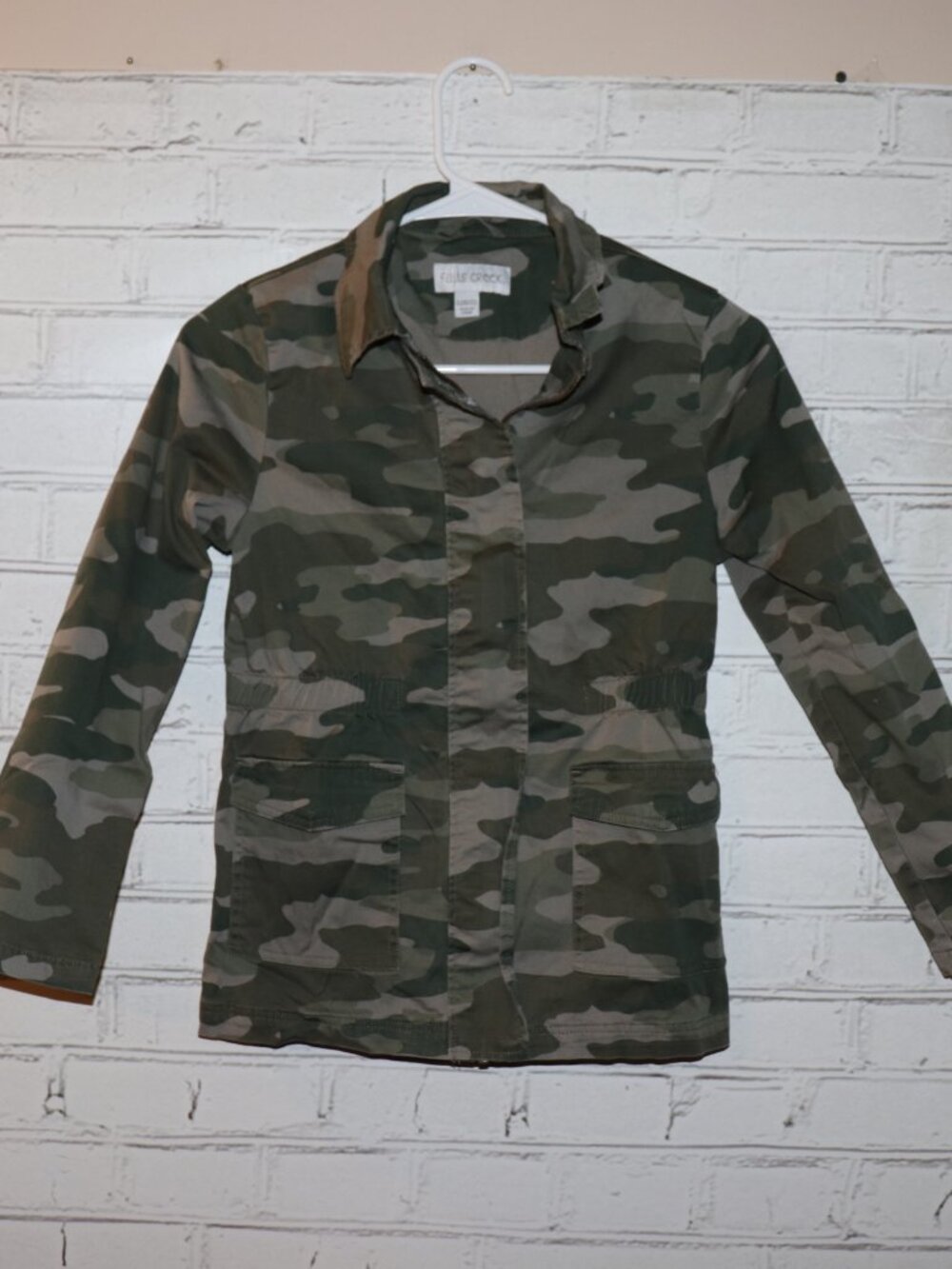 🟩 Falls Creek Boys’ Camo Jacket · Size Large